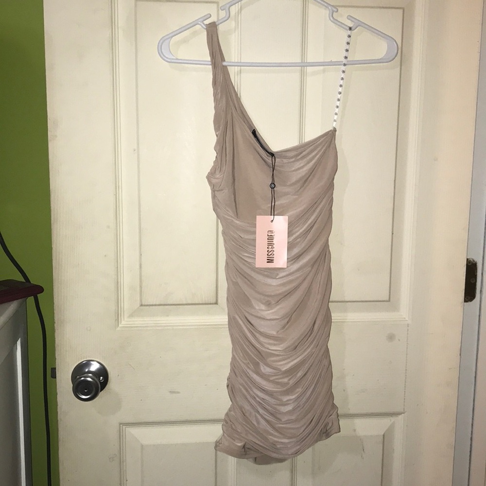 🥂 One Shoulder Ruched Dress 🥂 - Picture 3 of 4